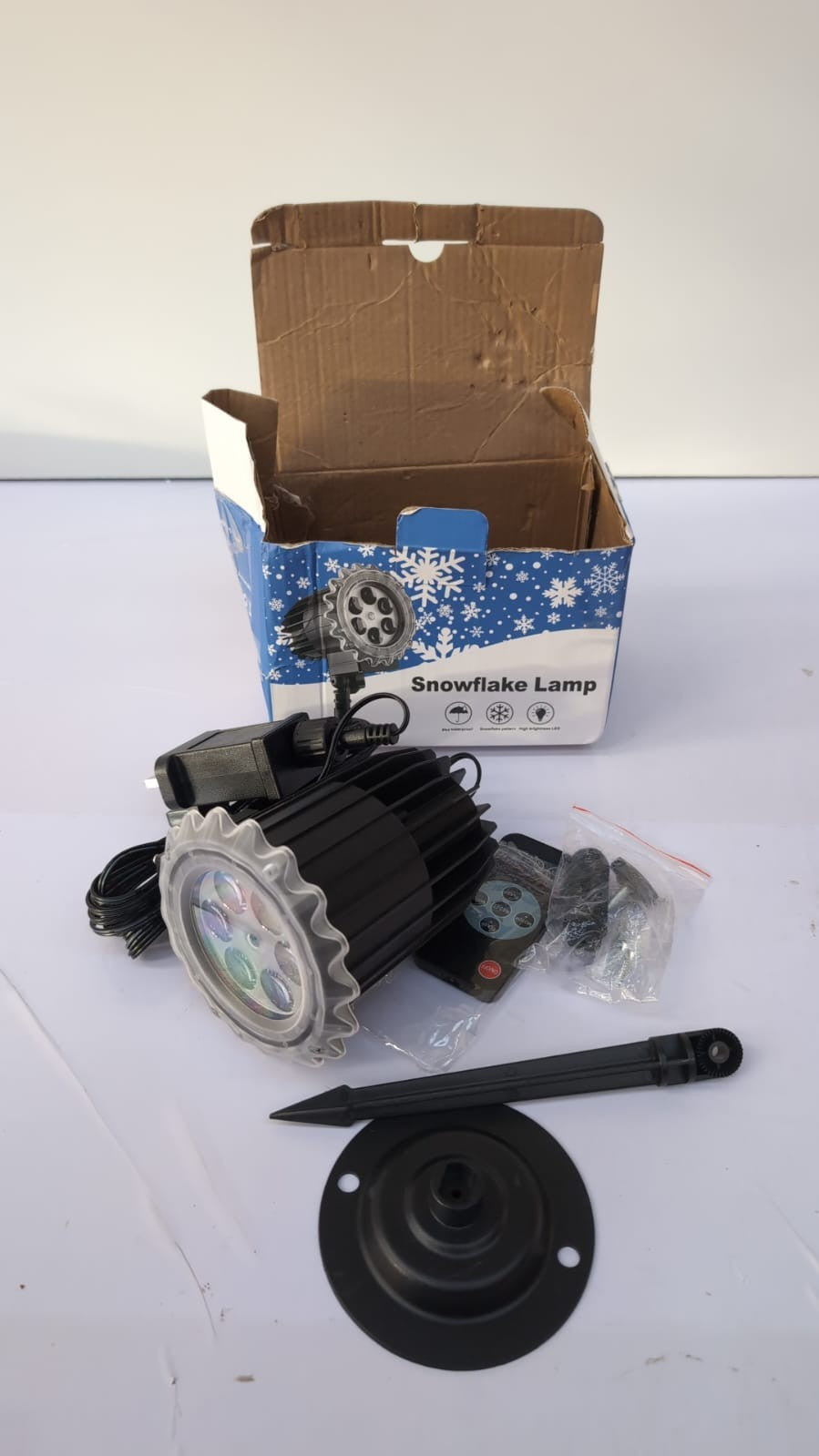 Snowflake Projector Lights Outdoor,9W Super Brighter,Snowfall Lamp (box damaged)