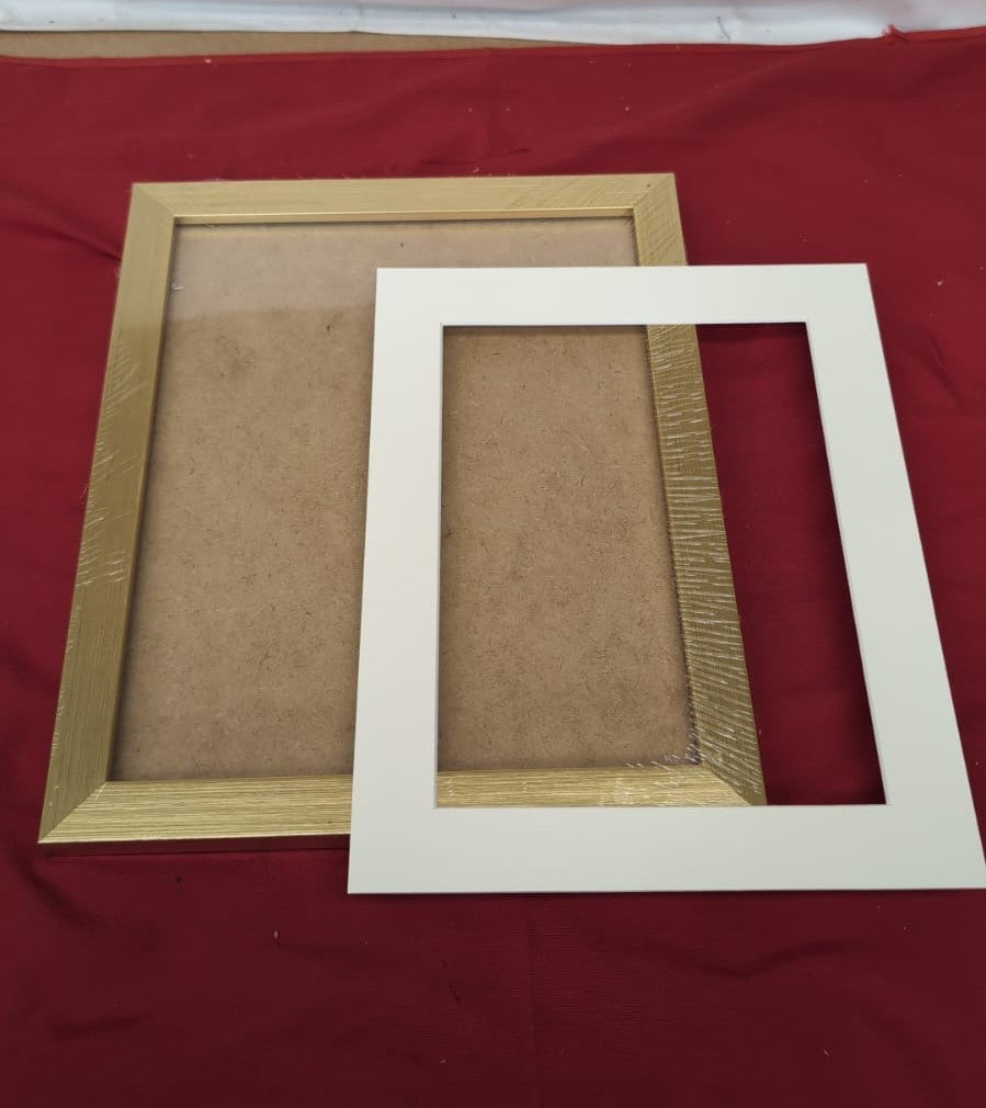 Frame Company Simpson Range Gold 10x8 inch Frame With Ivory Mount