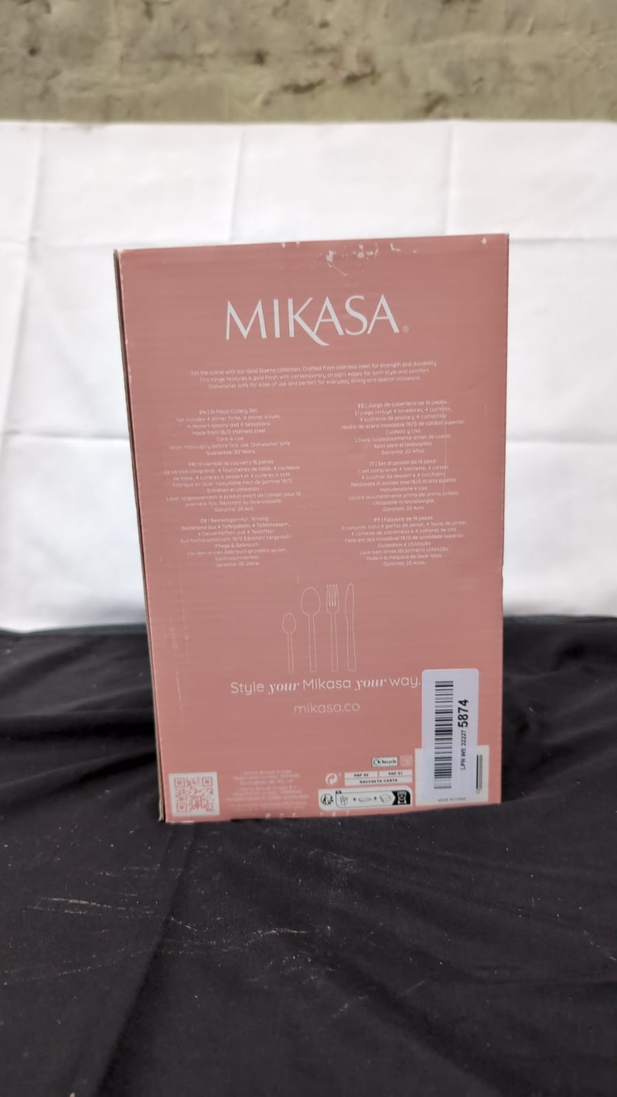 Mikasa Gold 16 Piece Cutlery Set, Boxed(packaging damaged)