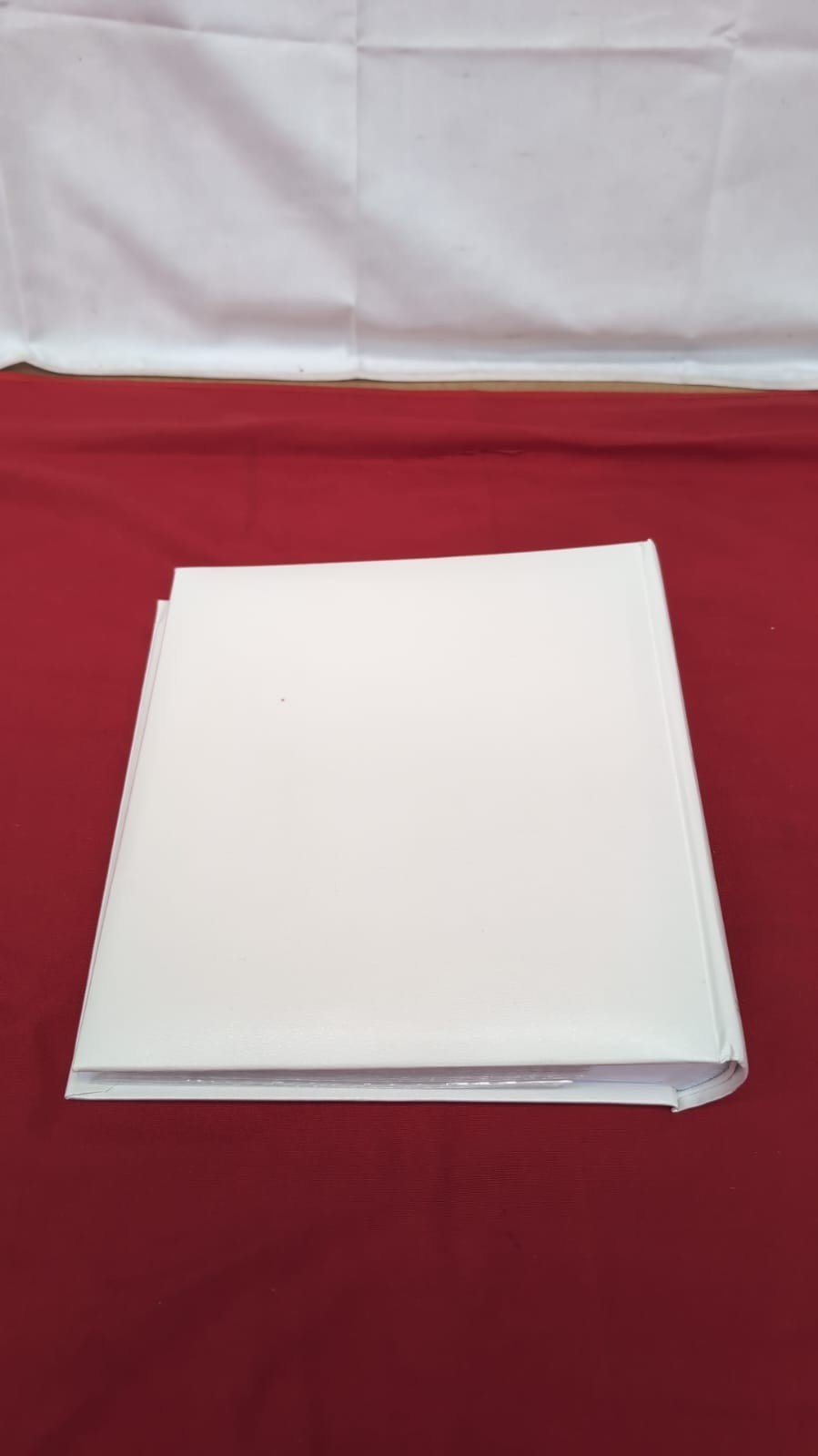 walther Design Photo Album White 20cm x 22cm(small blemish on back cover)