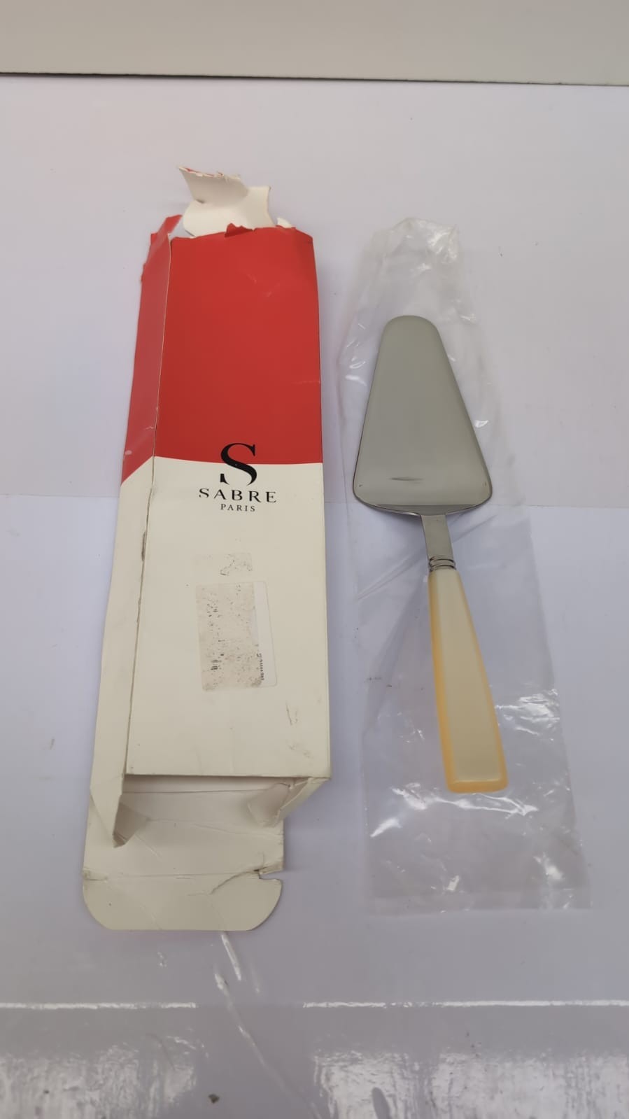 SABRE PARIS   Cake Cutter Slicer - Pie Server - Pearl White(Box damaged)
