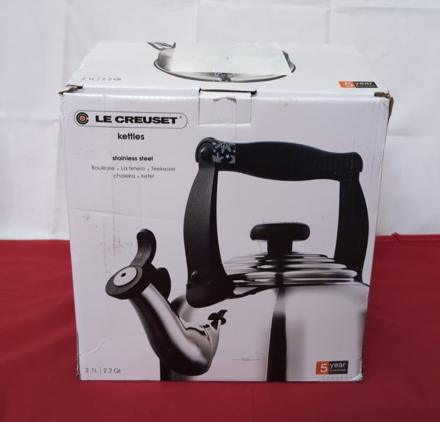 Le Creuset Traditional Stove-Top Kettle with Whistle,2.1L (warehouse damaged)