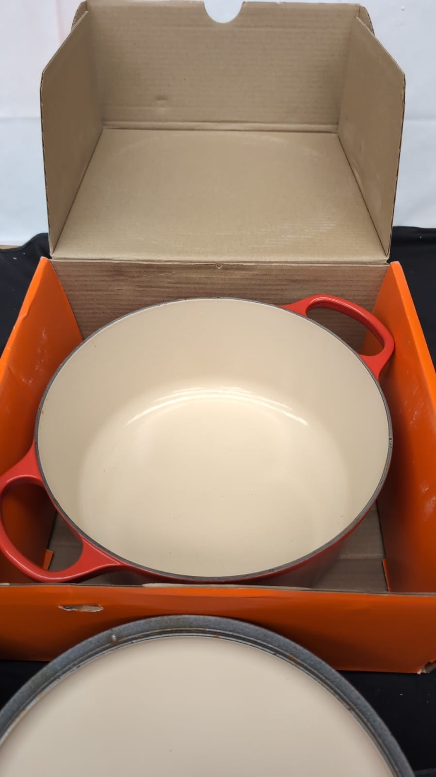 Le Creuset Signature Enamelled Cast IronCasserole Dish ,28cm(light rust on lid)