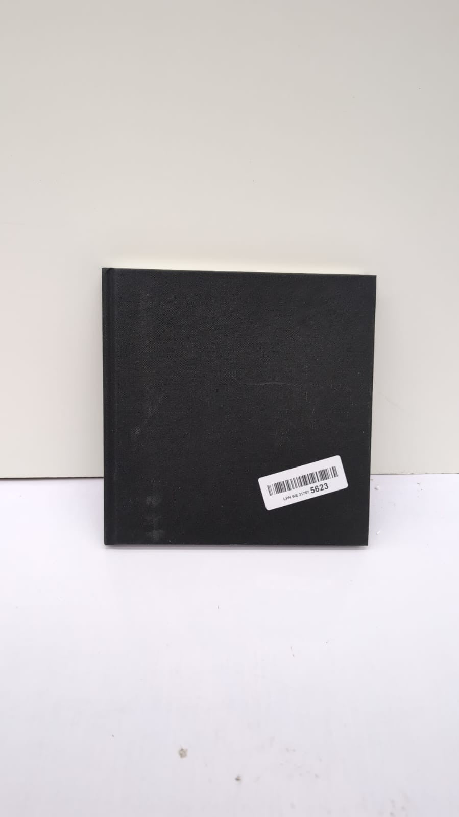 Artway Studio Casebound Square Sketchbook 20X20cm, Black (cover scuffed)
