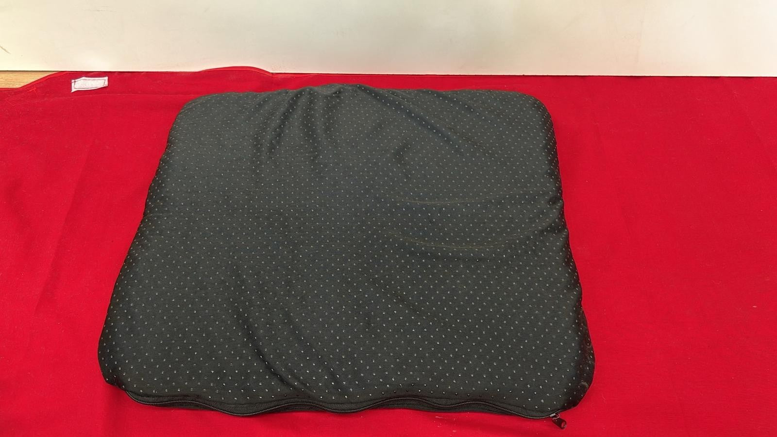 Gel Seat Cushion For Long Sitting With Non-Slip Covers 40x34cm