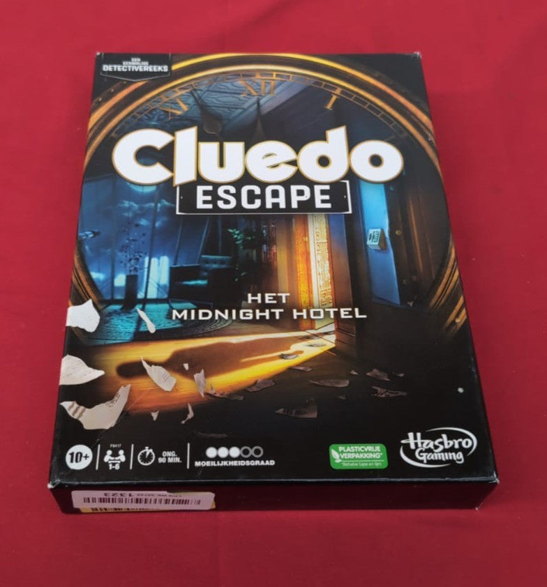 Hasbro Gaming Cluedo Escape: The Midnight Hotel, Escape Room Family Board Game