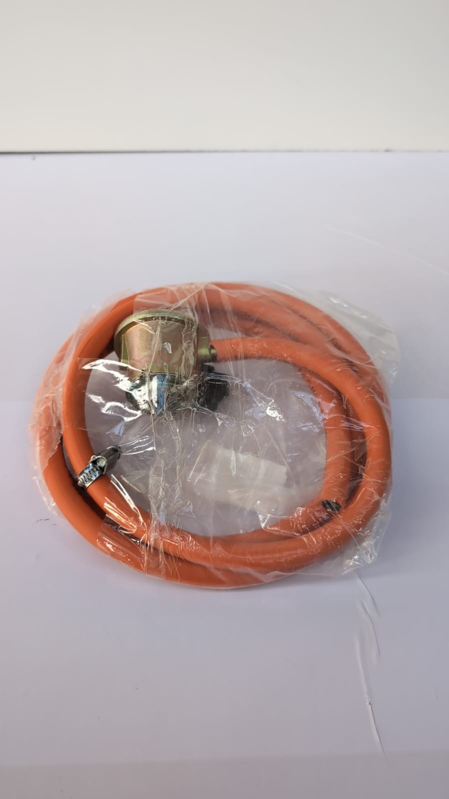 Butane/Propane Gas with Safety Valve + Rubber Tube & Clamp (Packaging damaged)