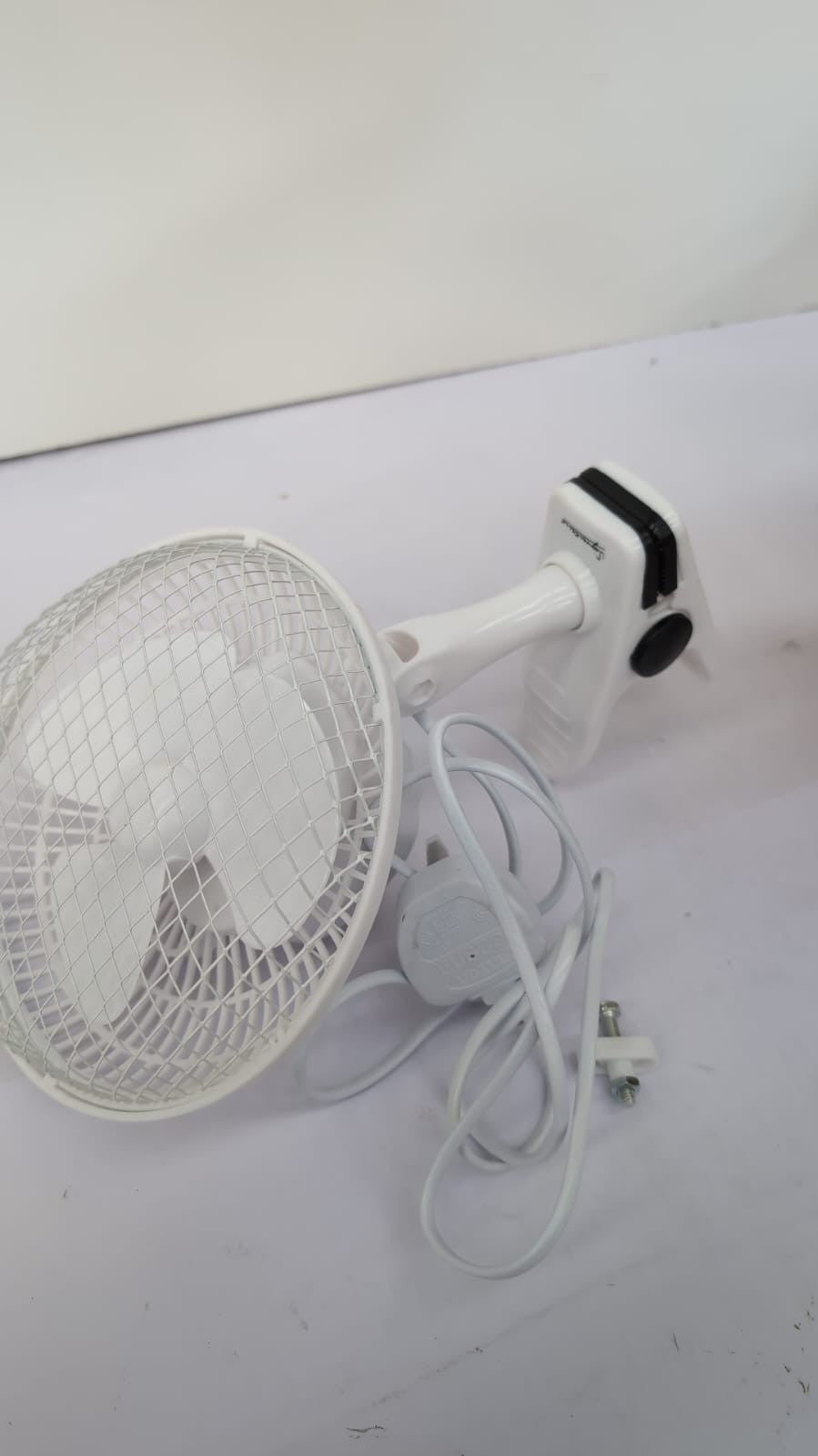 Signature 6” 2 Speed Clip Fan with Adjustable Tilt, White(BOX DAMAGED)