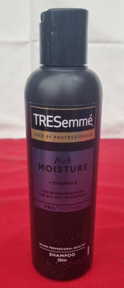 TRESemmé Rich Moisture Shampoo 300 ml