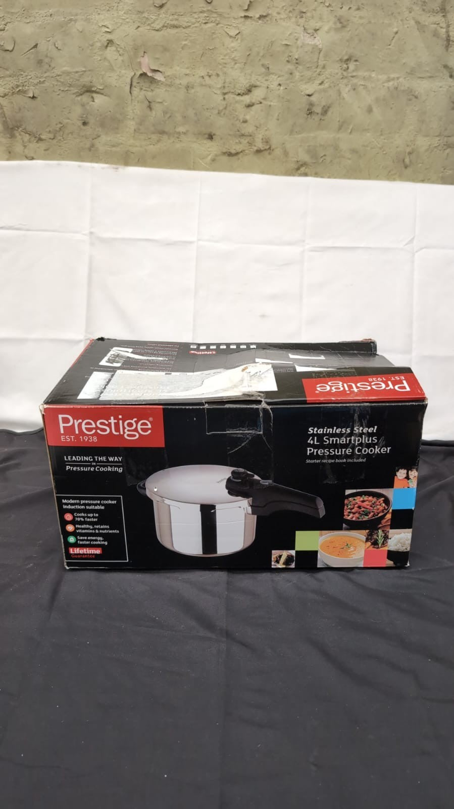Prestige Smart Plus Pressure Cooker, 4L, Silver(BOXDAMAGED/small swirl marks)