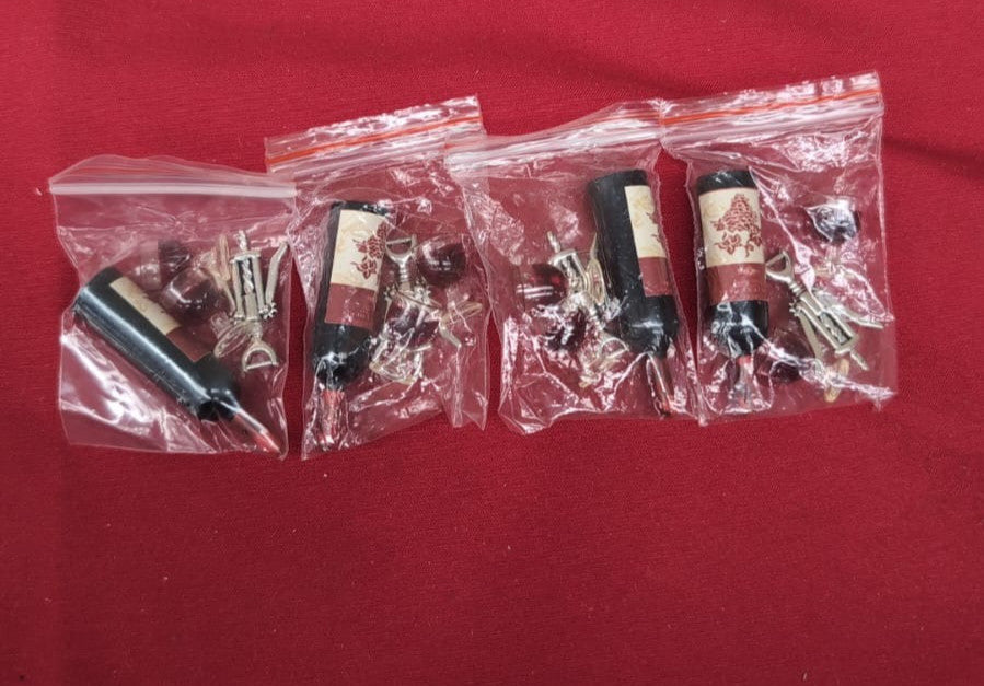 Miniature Red Wine Toy Model, Red Wine Bottle Doll House Red Wine Set  PACK OF 4