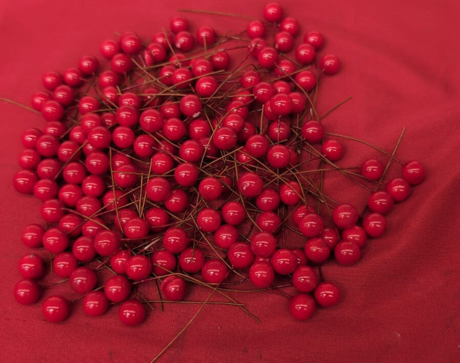 150pcs Artificial Holly Berries, Mini 10 mm Fake Decor on Wire Christmas Tree
