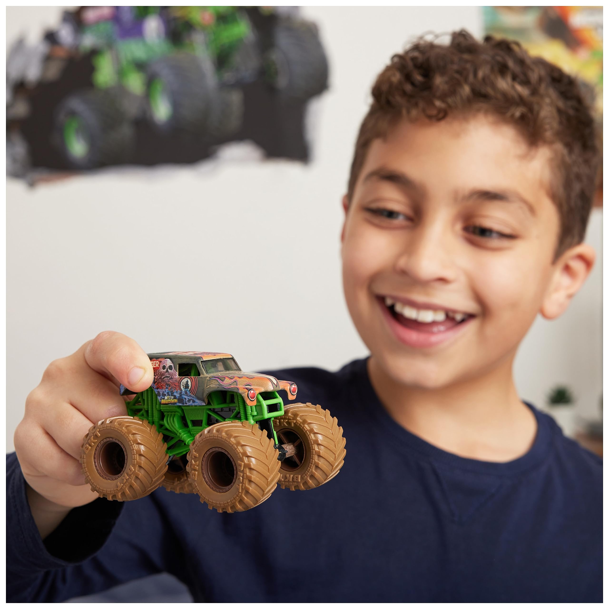Monster Jam, Mystery Mudders, Official Die-Cast Monster Truck, Wash to Reveal, 1:64 Scale (Styles Will Vary)