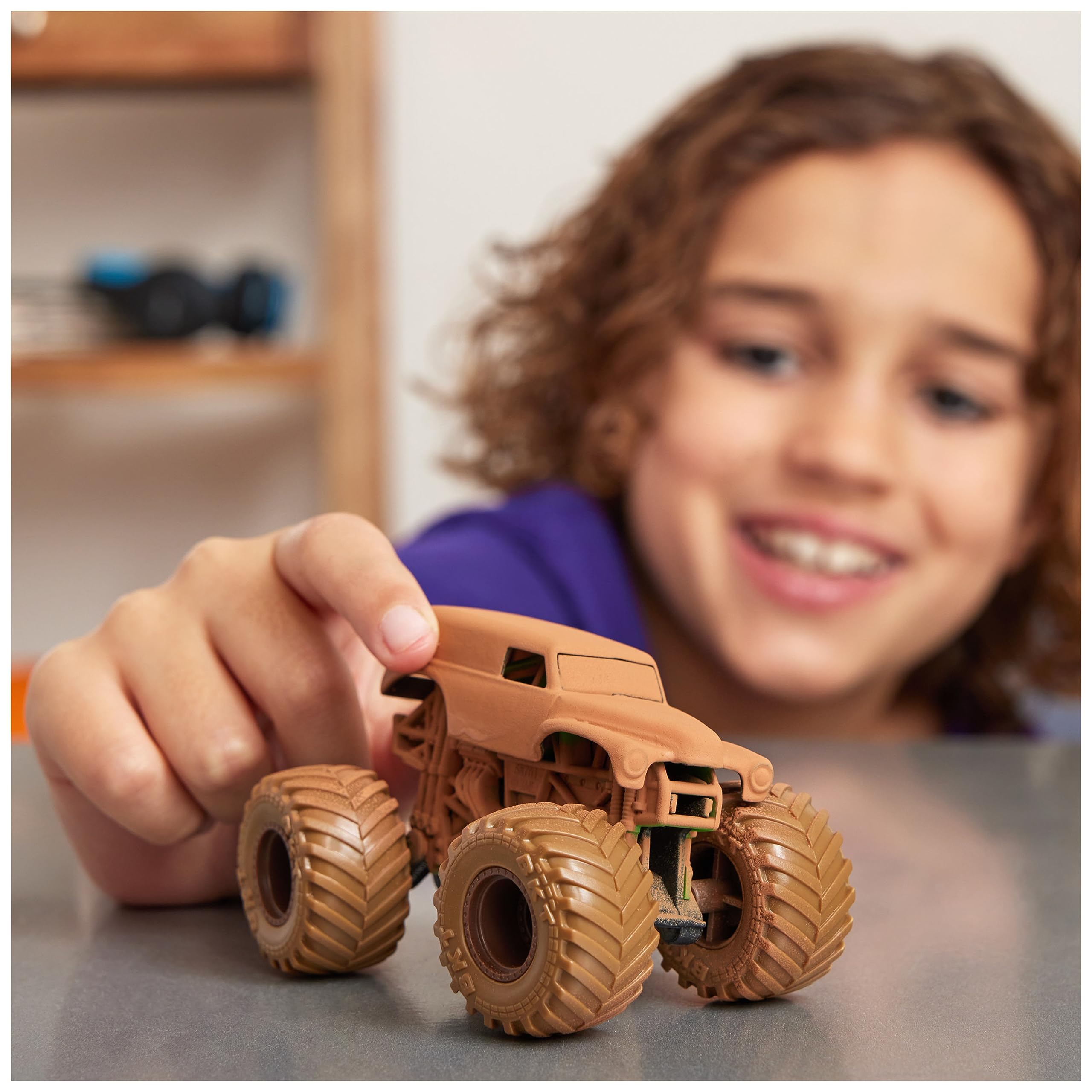 Monster Jam, Mystery Mudders, Official Die-Cast Monster Truck, Wash to Reveal, 1:64 Scale (Styles Will Vary)
